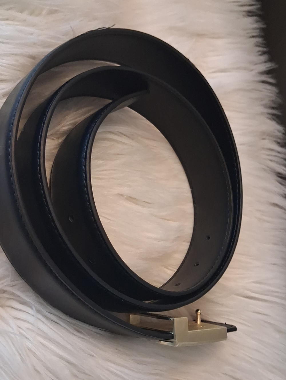 NWOT Men's Black Leather Belt with Gold LV Buckle - Picture 3 of 6